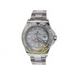 Questo orologio Rolex Yacht-Master monta una cassa in acciaio da 40mm con lunetta in platino. Sul quadrante platino spicca la lancetta rossa dei secondi.