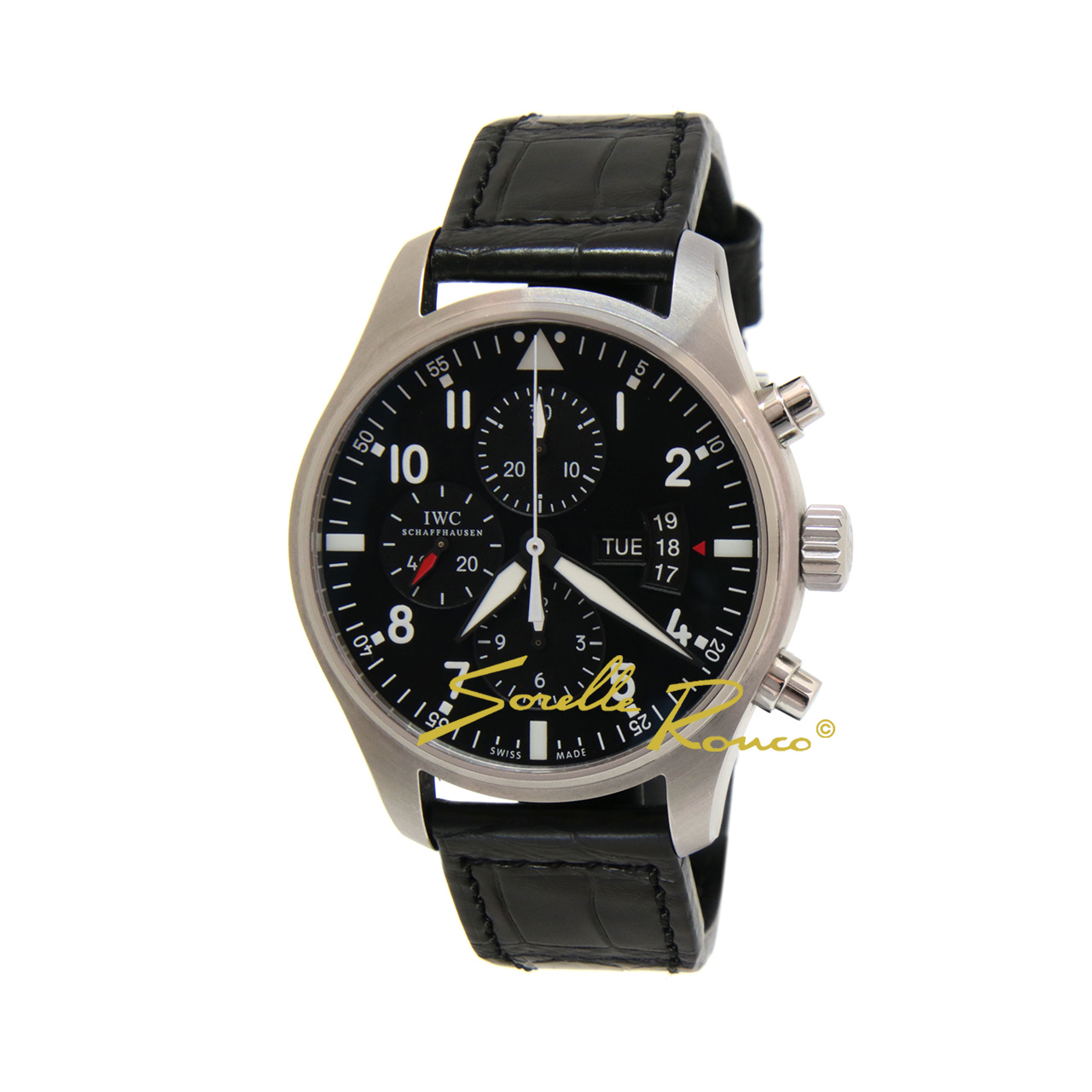 Orologio IWC Pilot's chronograph day-date disponibile con cassa in acciaio, quadrante nero da 43mm e cinturino in pelle nero. Al suo interno batte il calibro IWC 79320 di manifattura che garantisce 44 ore di autonomia di marcia.